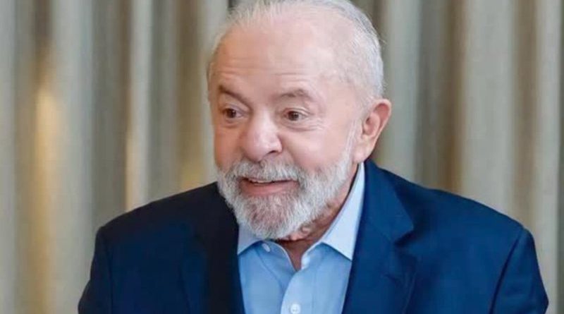 VÍDEO: Lula é ovacionado durante show de Maria Bethânia
