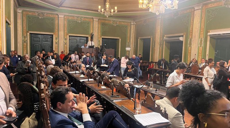 Vereadora de Salvador pode entrar na disputa pelo Senado em 2026; saiba quem