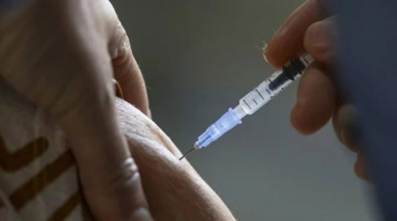 Salvador inicia vacinação com Pneumo 20 para idosos a partir de 85 anos