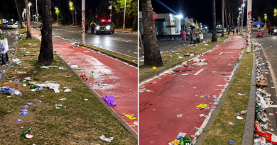 Farol da Barra fica tomado por lixo após ato político em Salvador