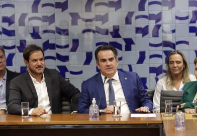 Com ACM Neto, União Brasil e PP oficializam apoio a Flávio Bolsonaro no segundo turno