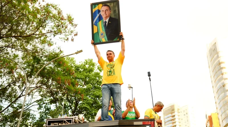 Bolsonaro pede a Moraes autorização para receber Flávio após 1º turno