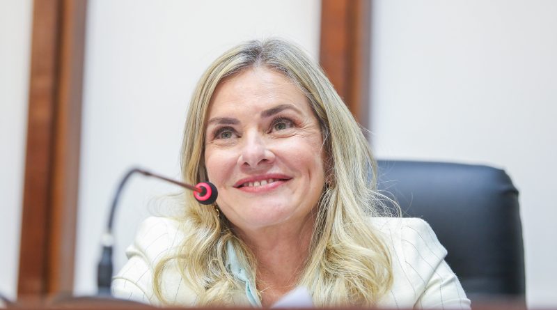 Ivana Bastos celebra mais de 200 mil votos após reeleição na Bahia
