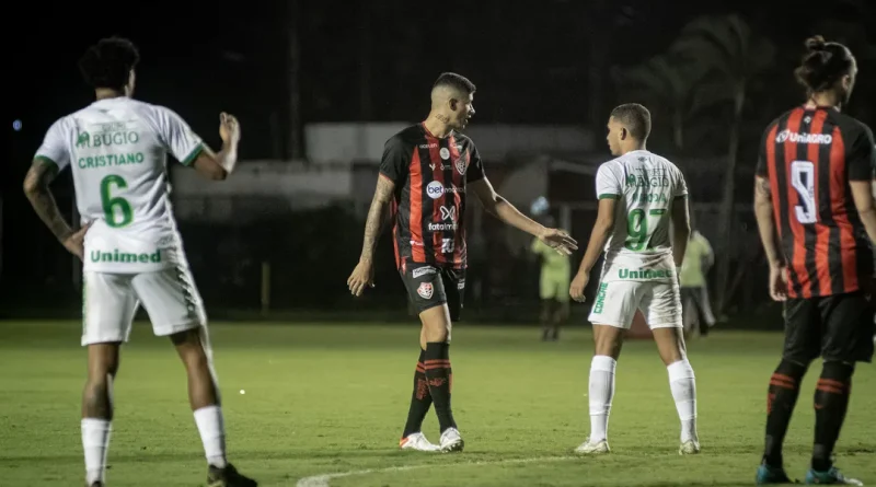 Vitória recebe a Chapecoense no Barradão pressionado pela luta contra o rebaixamento